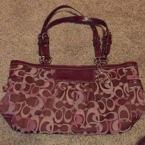 Coach purse The measurements are 14x4x7